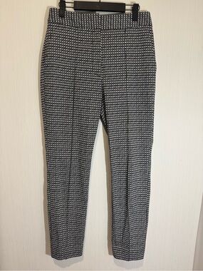 DIANE VON FURSTENBERG Pants. Size 6. Black/White. 14.75” waist. 28” inseam.